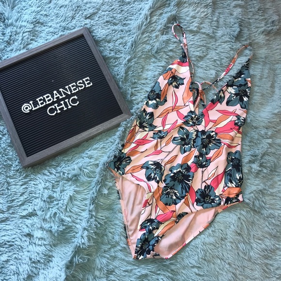 NWT Size L Billabong Onepiece Swimsuit - Picture 2 of 3